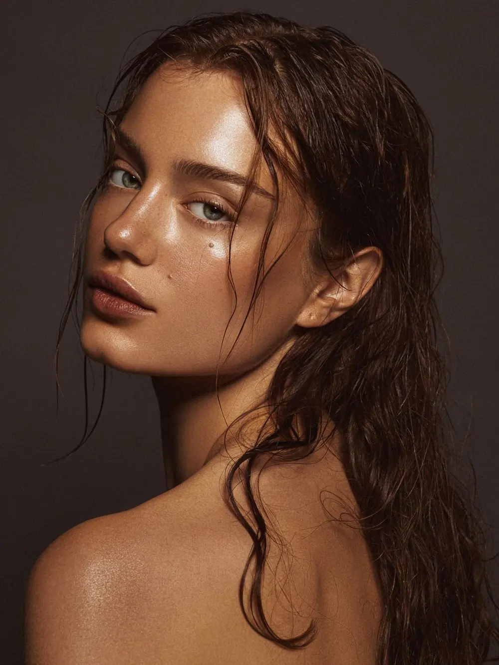 Beauty-портрет з мокрим волоссям